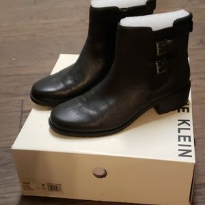 Anne Klein Black Leather Bootie 8M in box